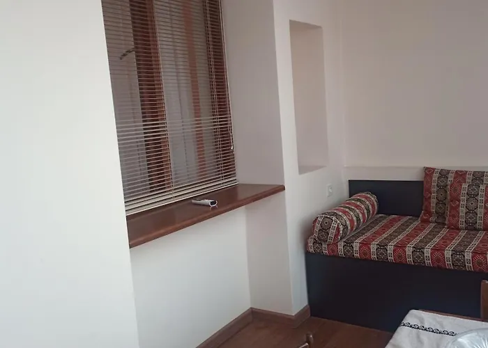 Spacious One Bedroom Apartment In The City Centre