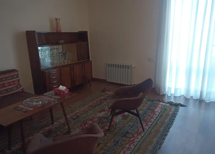 Spacious One Bedroom Apartment In The City Centre