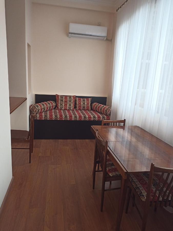 Spacious One Bedroom In The Centre Apartment